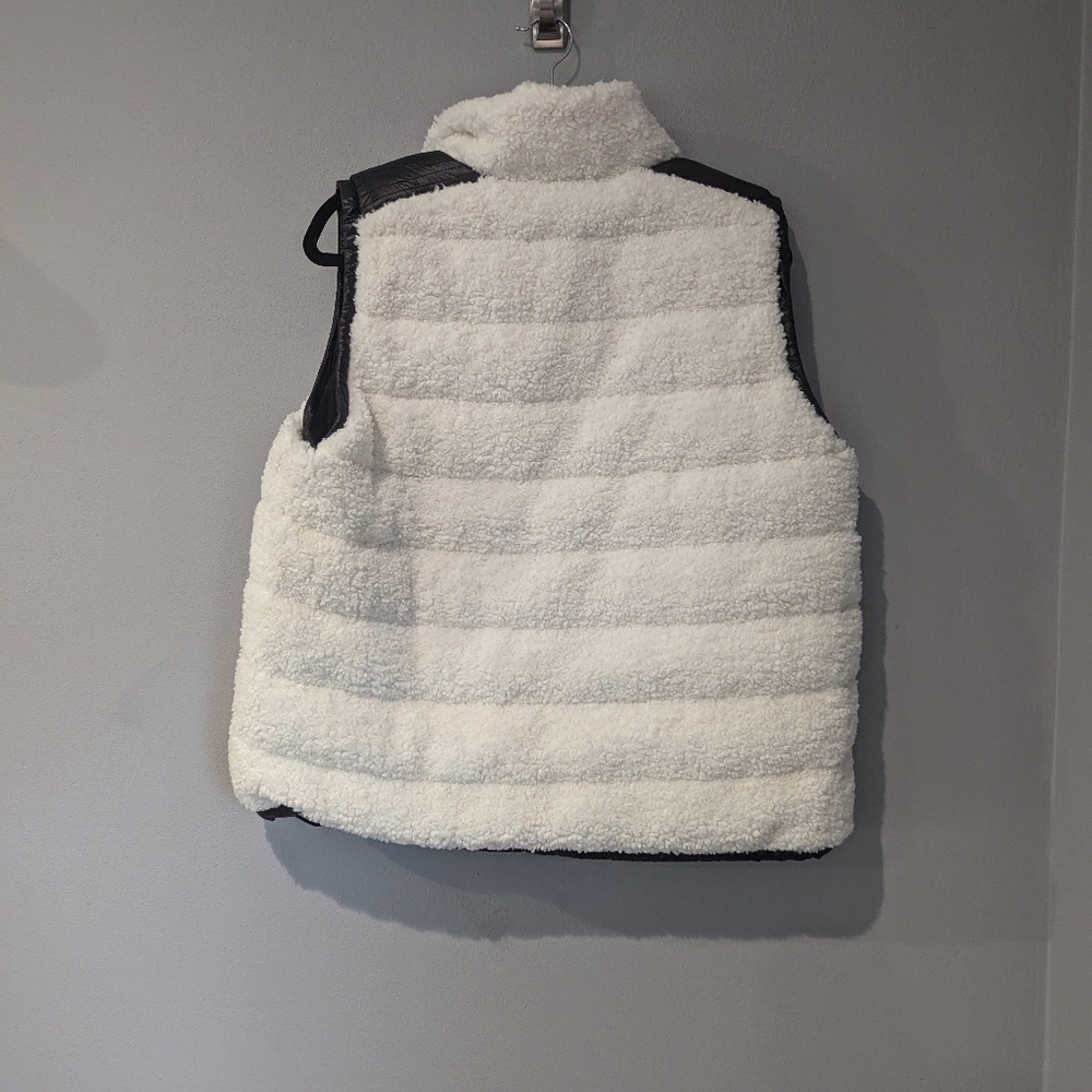 Orolay Women's Vest XL. Sherpa exterior. Women's Vest. - Picture 6 of 6